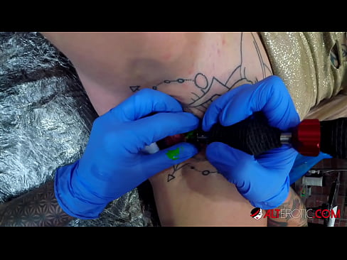 ❤️ Ekstremt tatoveret hottie Sully Savage fik en tatovering på sin klitoris ️ Kvalitets porno at da.analizatorkrovi.ru